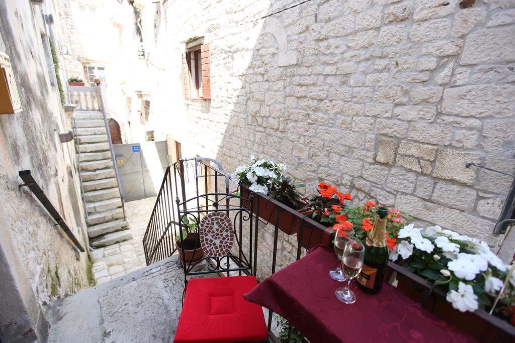 Tragurium & Salona Apartments Trogir Exteriör bild