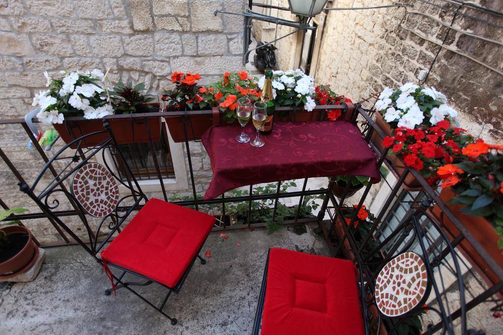 Tragurium & Salona Apartments Trogir Exteriör bild
