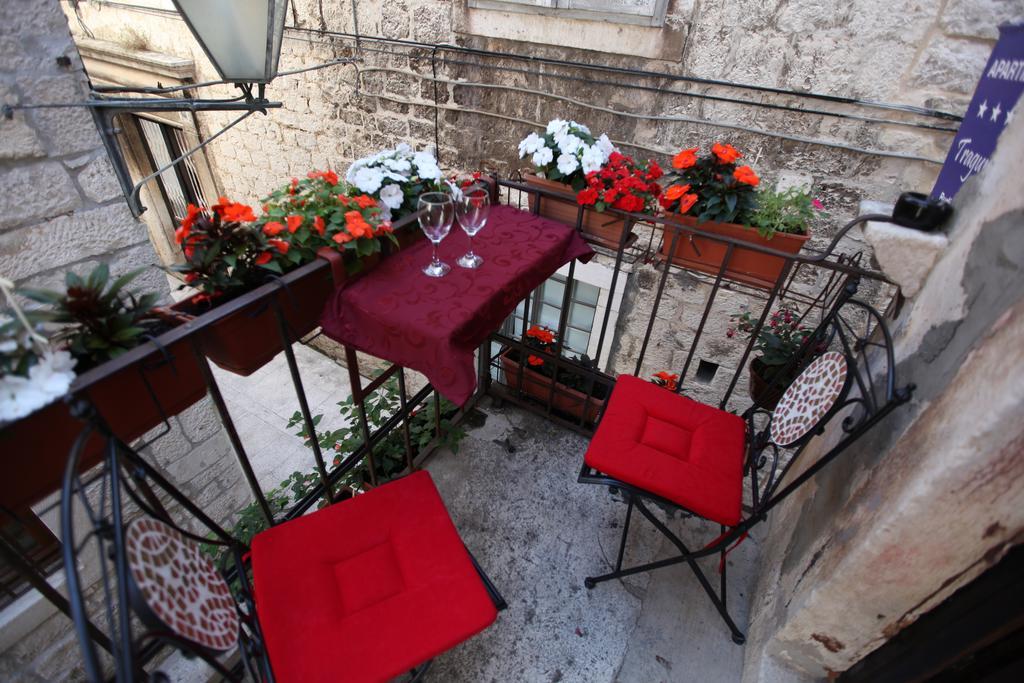 Tragurium & Salona Apartments Trogir Exteriör bild