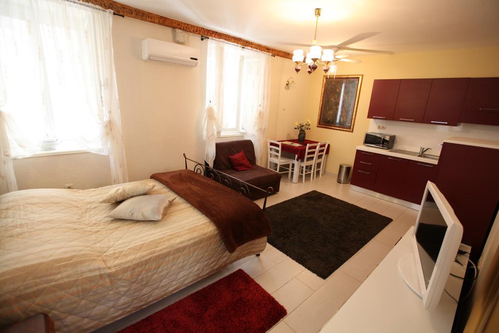 Tragurium & Salona Apartments Trogir Exteriör bild