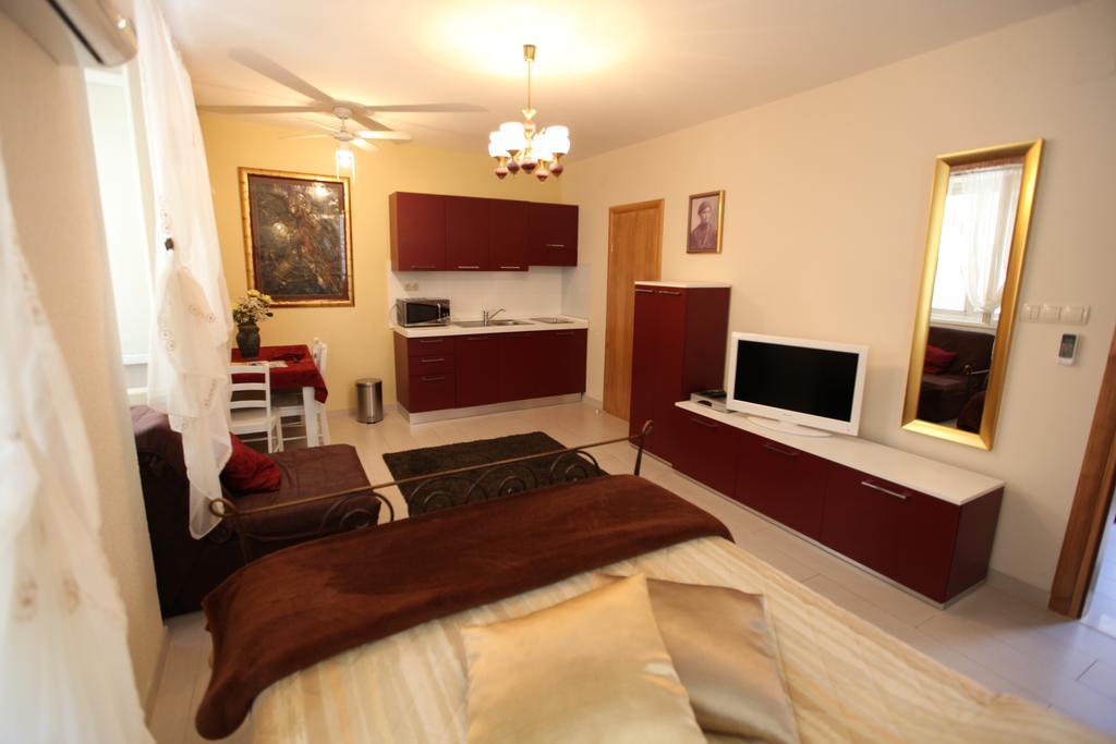 Tragurium & Salona Apartments Trogir Exteriör bild