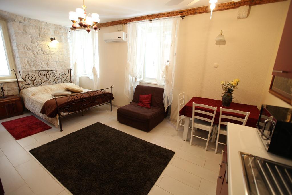 Tragurium & Salona Apartments Trogir Exteriör bild