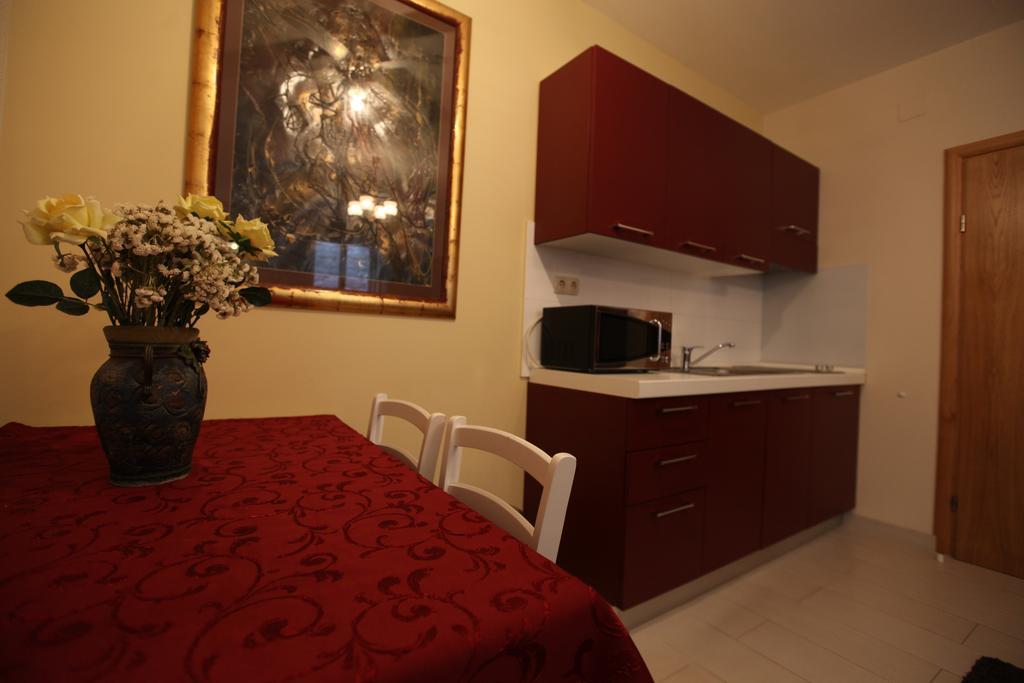 Tragurium & Salona Apartments Trogir Exteriör bild