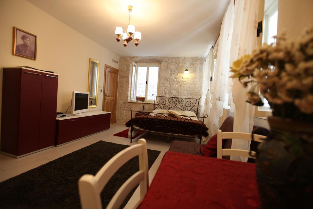 Tragurium & Salona Apartments Trogir Exteriör bild