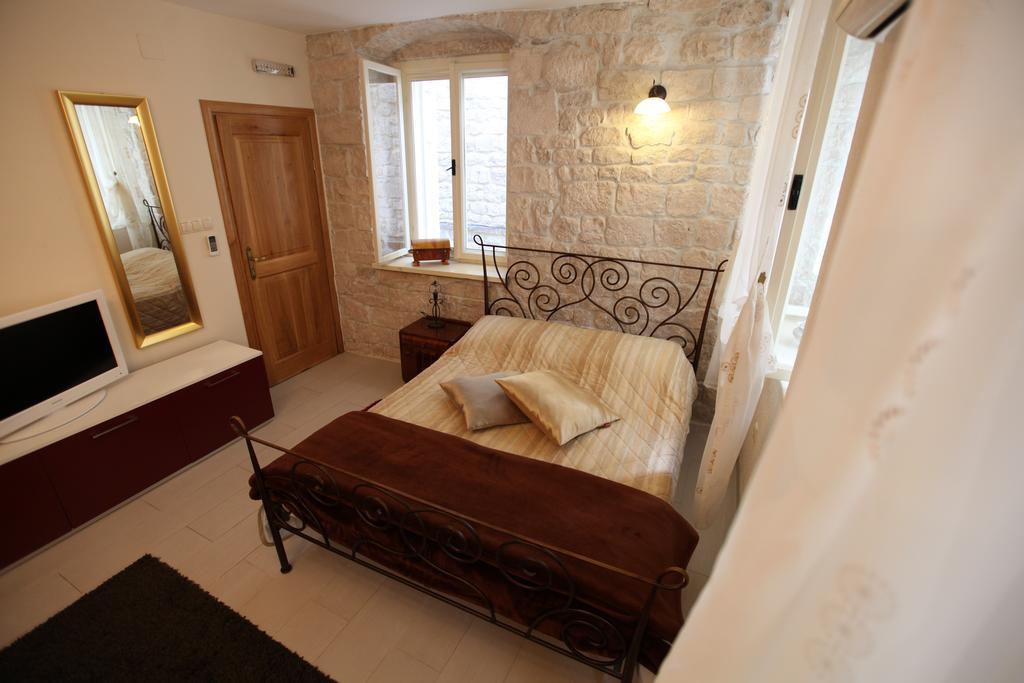 Tragurium & Salona Apartments Trogir Exteriör bild