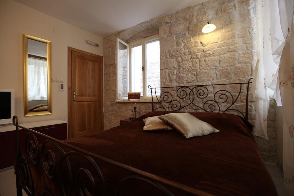 Tragurium & Salona Apartments Trogir Exteriör bild